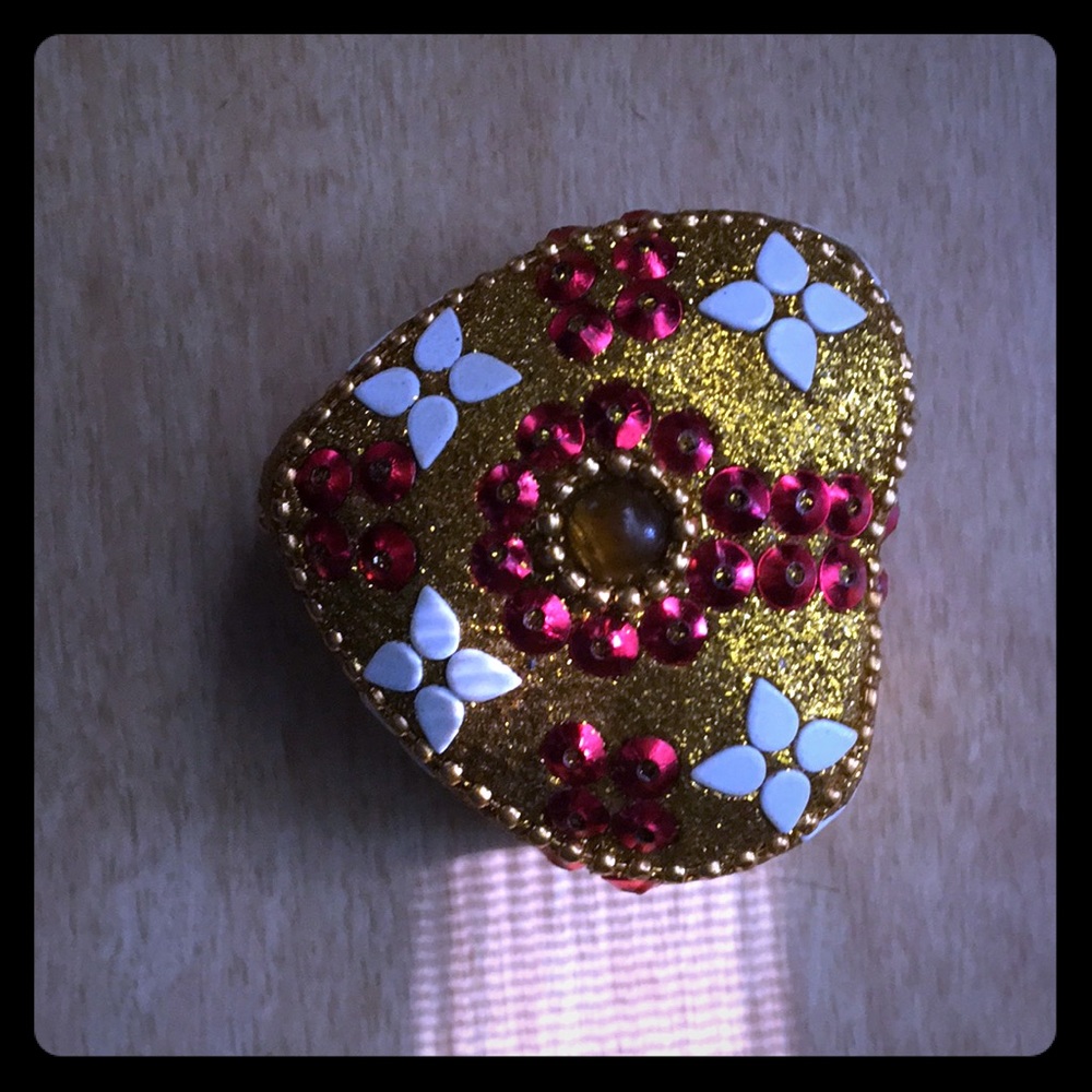 Golden heart box